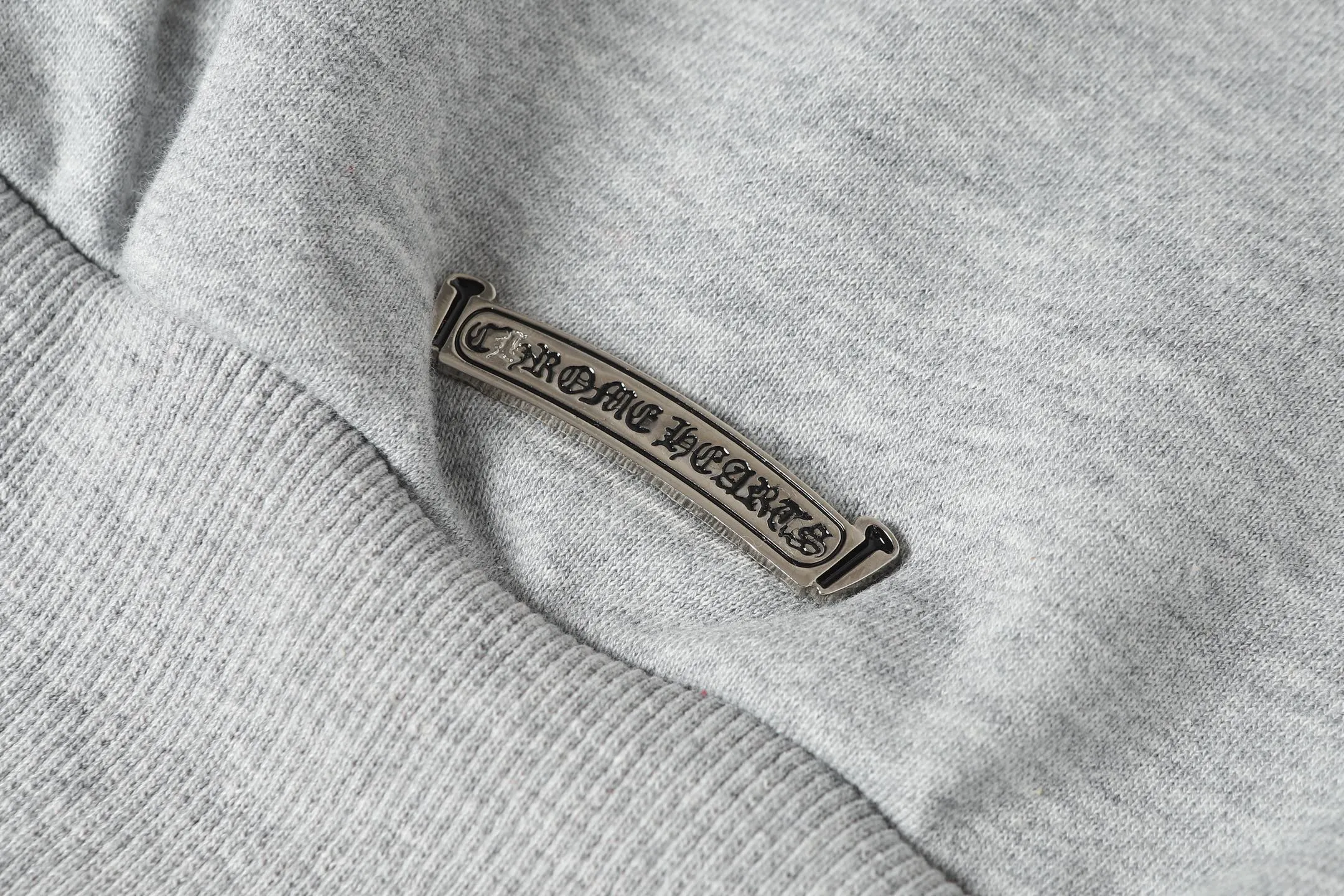 P260 Model 04 Cross-border running quantity, please do not place an order if you pursue quality - Chrome Hearts/Chrome Hearts leather cross ✝️raglan sleeve zipper sweatshirt cardigan jacket - high weight, high density and high quality, soft, delicate and skin-friendly wool, soft and silky to the touch, excellent warmth and skin-friendly properties - custom-woven and dyed, no color difference, no matter the fabric or workmanship details, it beats the ordinary version on the market - Hardware zipper accessories are all customized, full of details -Colour: Black Gray -Size: S M L XL